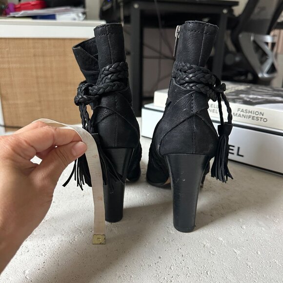 Vince Camuto Cyndia Leather Criss Cross Braided & Fringe Strap Ankle Heel Boot S - Picture 4 of 7